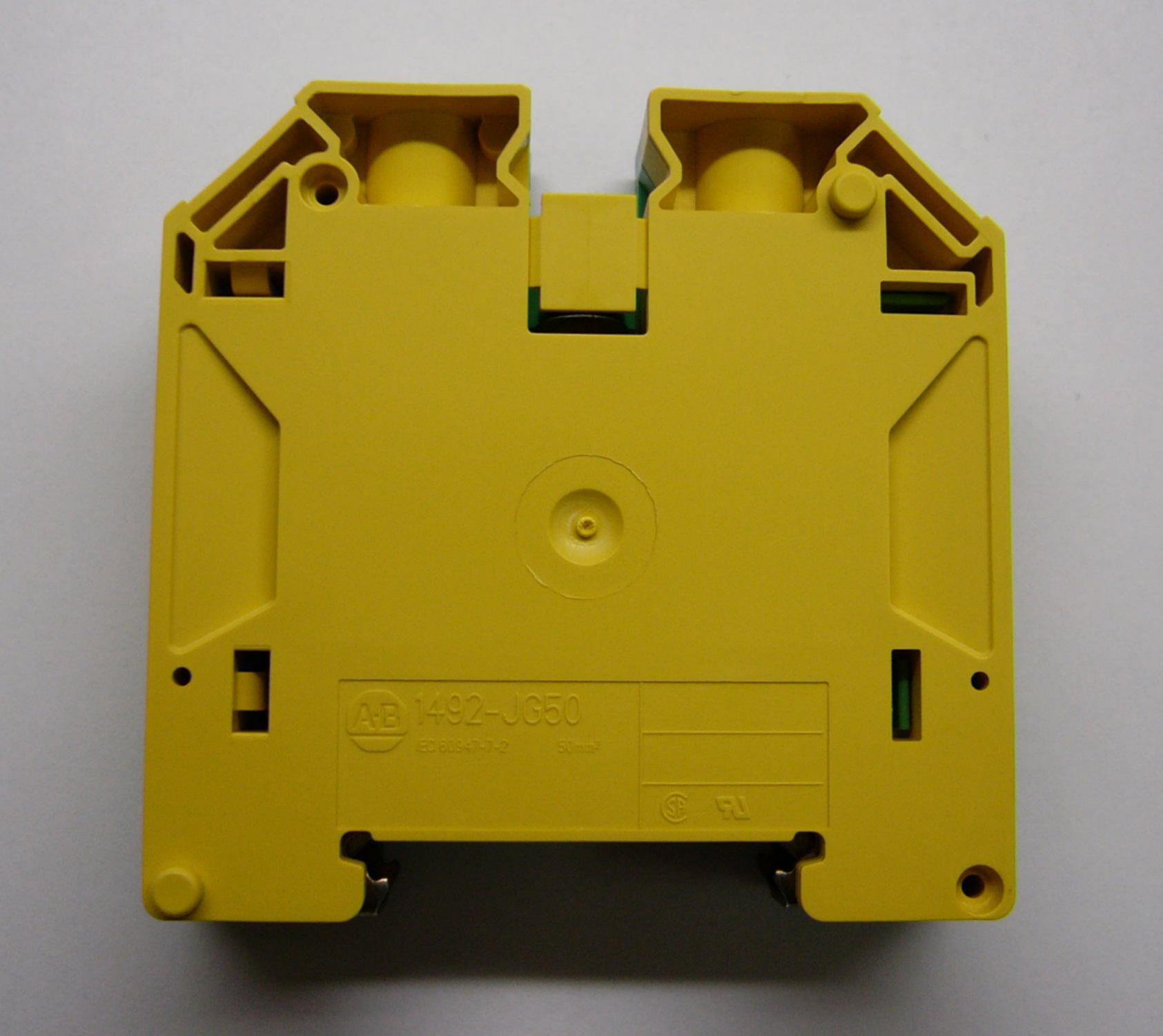 Product image for IEC 1-Ckt Feed-Through Grd Blk 50mm