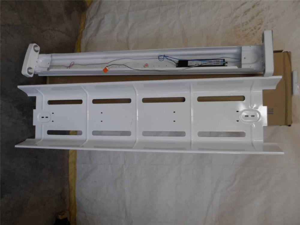 Product image for Surface fixture T8 2x32W 120/277V electronic ballast painted polyester