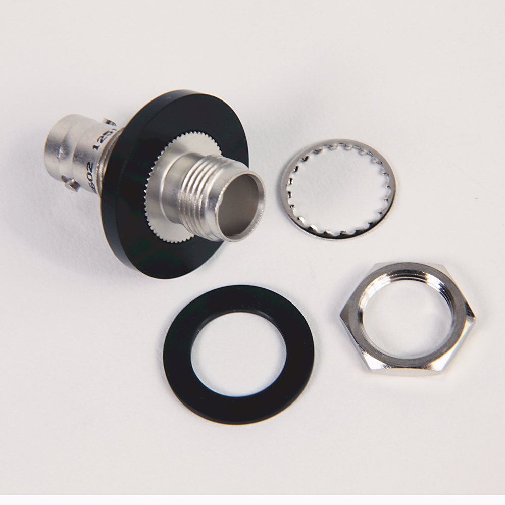 Product image for Bulkhead isolated jack to jack BNC to TNC