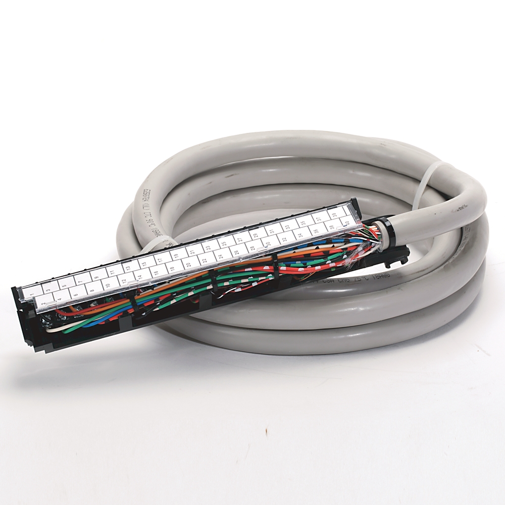 Product image for Cable digital interface 32-point for 1771 module 2.5m