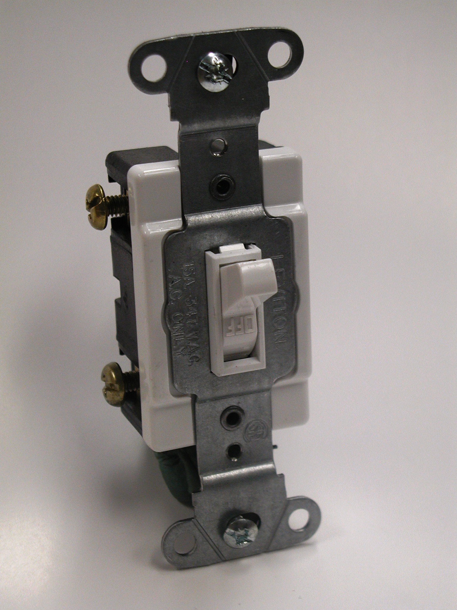 Product image for LEVITON 18201-CW SWITCH 15A 347V SP WHITE TOGGLE COMMERCIAL GRADE SIDE WIRED