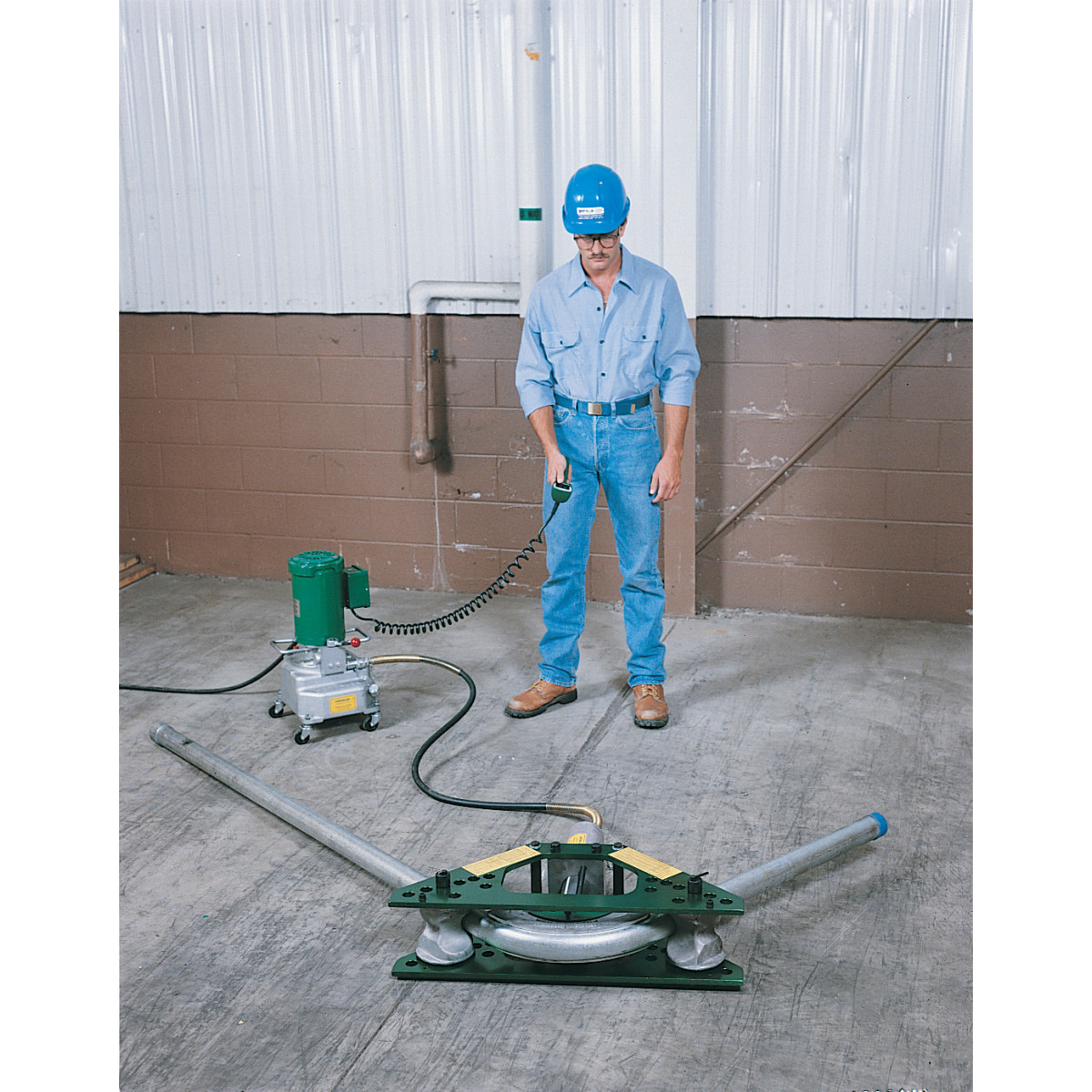 Product image for (1-1/4" X 4") One-Shot and (2-1/2" X 4") Segment Rigid Conduit Bender without Hydraulic Pump