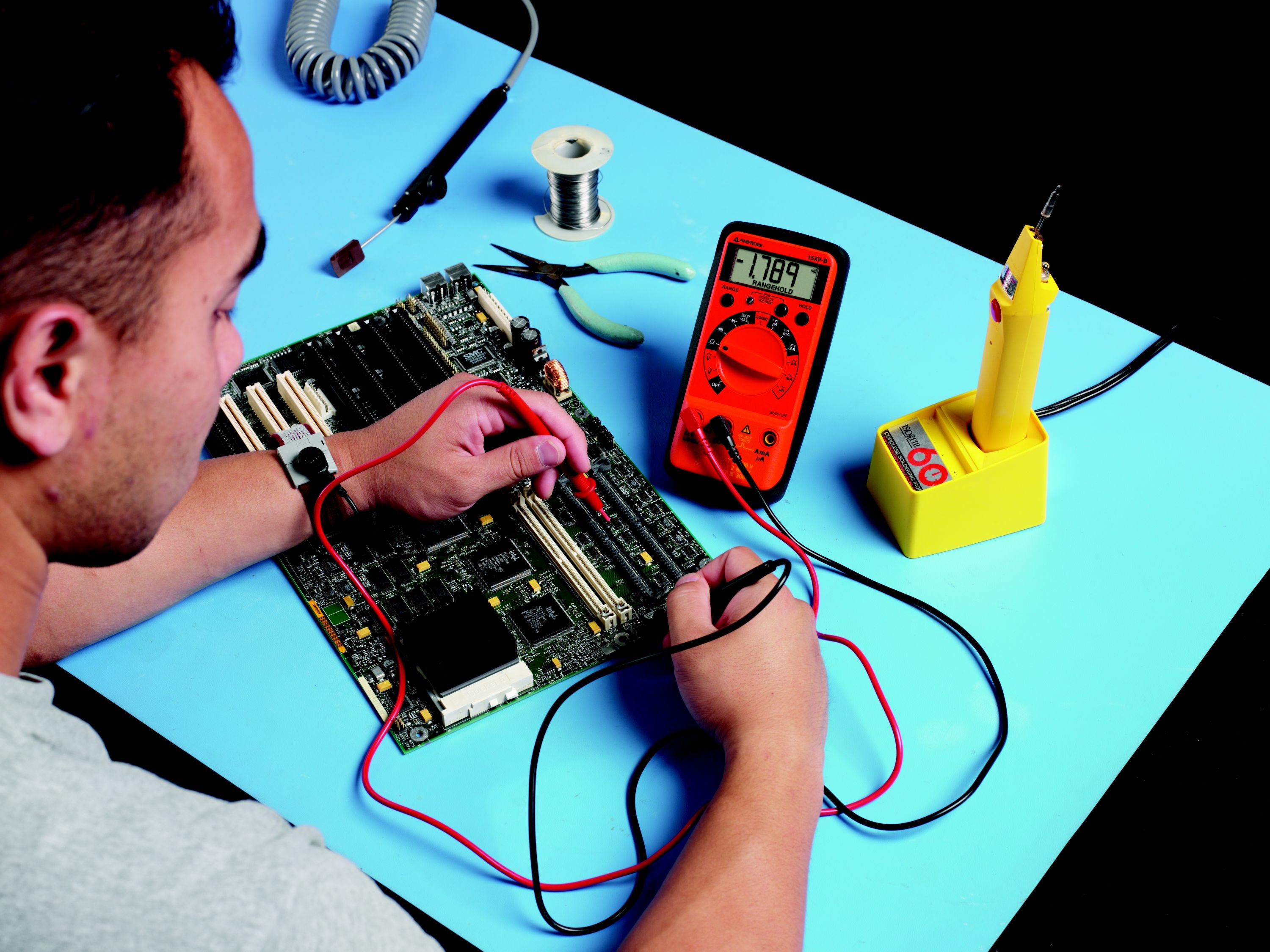 Product image for COMPACT DMM WITH NON-CONTACT VOLTAGE