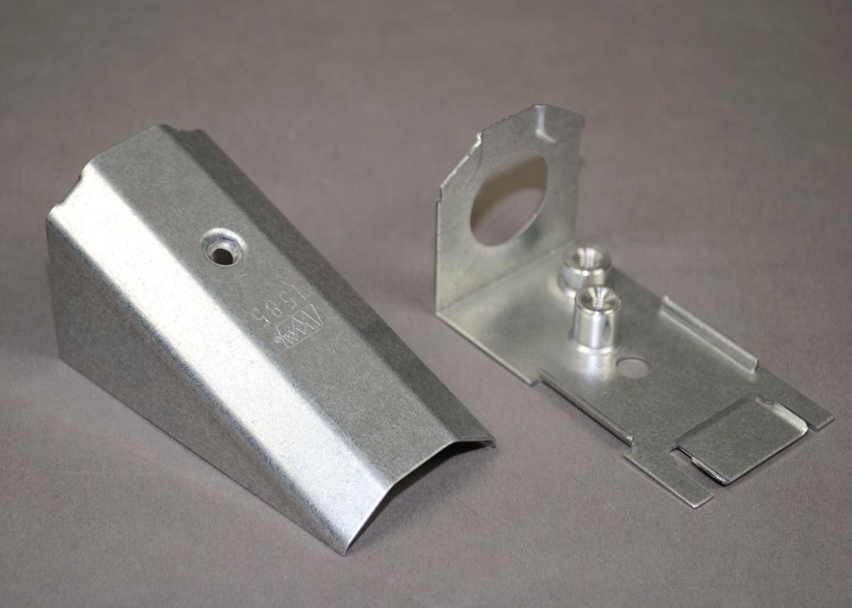 Product image for WIREMOLD 1585 CONNECTOR COMBINATION STEEL FOR 1/2" CONDUIT OR CBL CONN